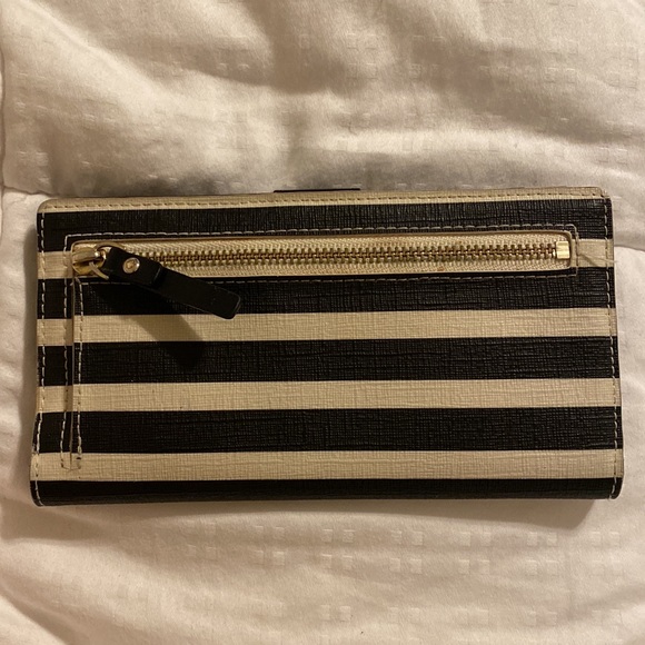 Kate Spade wallet - Picture 2 of 10